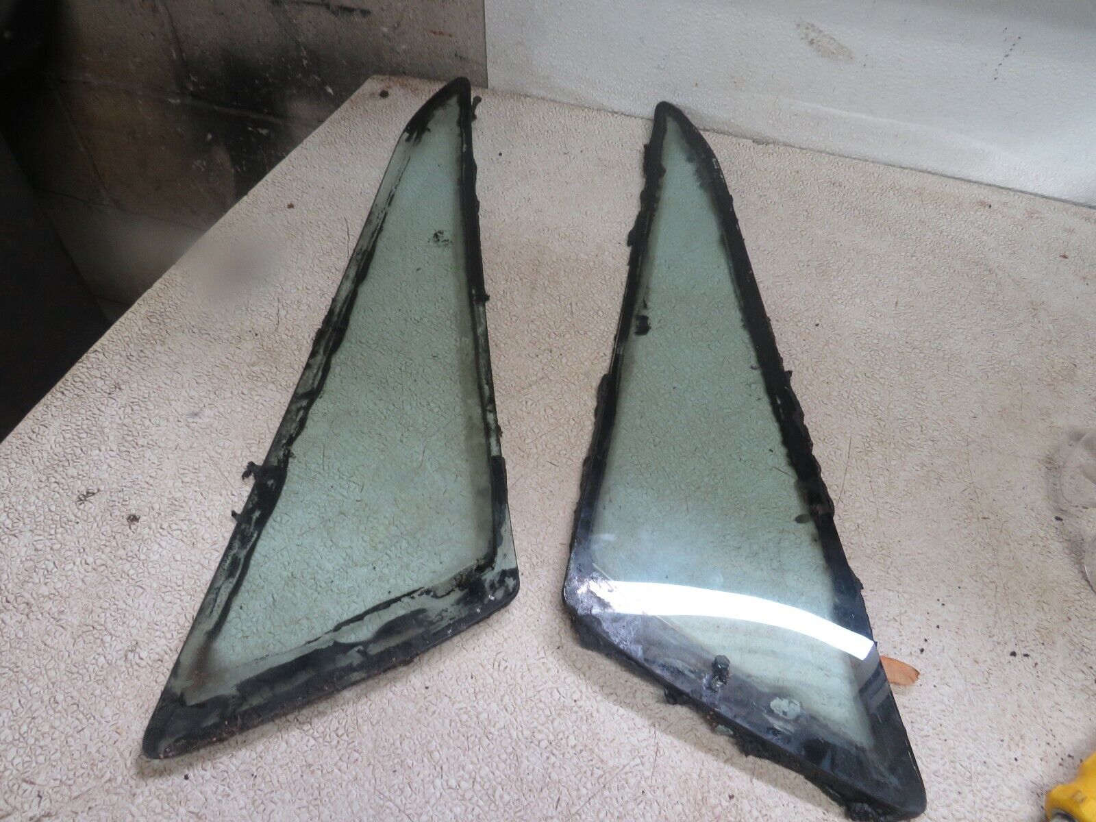 82  CHEVY  EL CAMINO G BODY REAR QUARTER GLASS WINDOWS