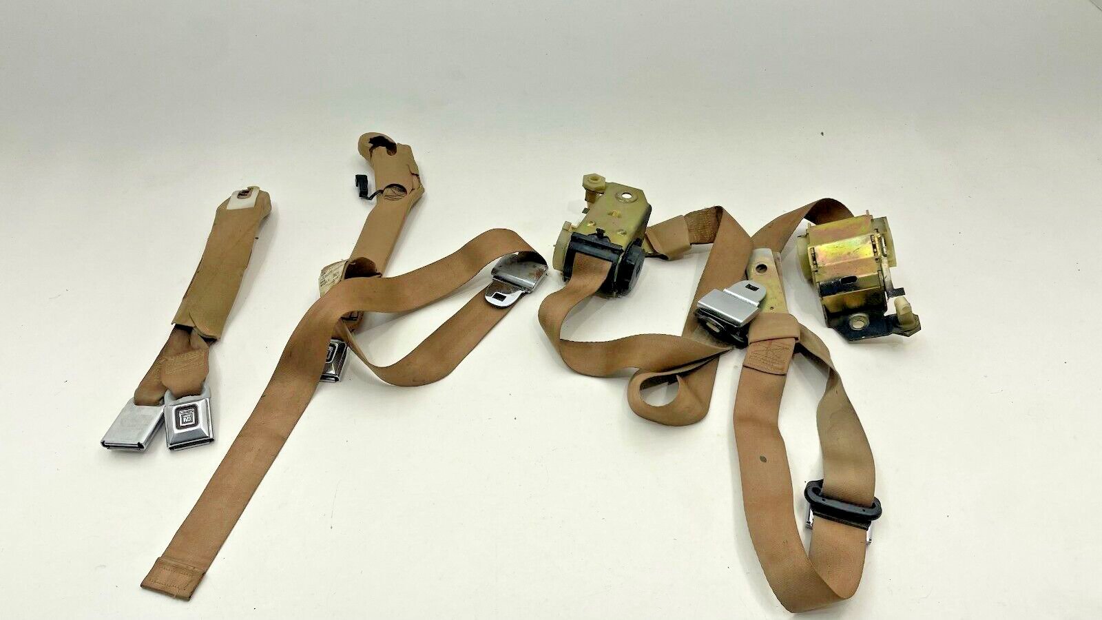 1978-1988 GM G Body Seatbelts Retractors Lap Restraints Tan Interior Buckle