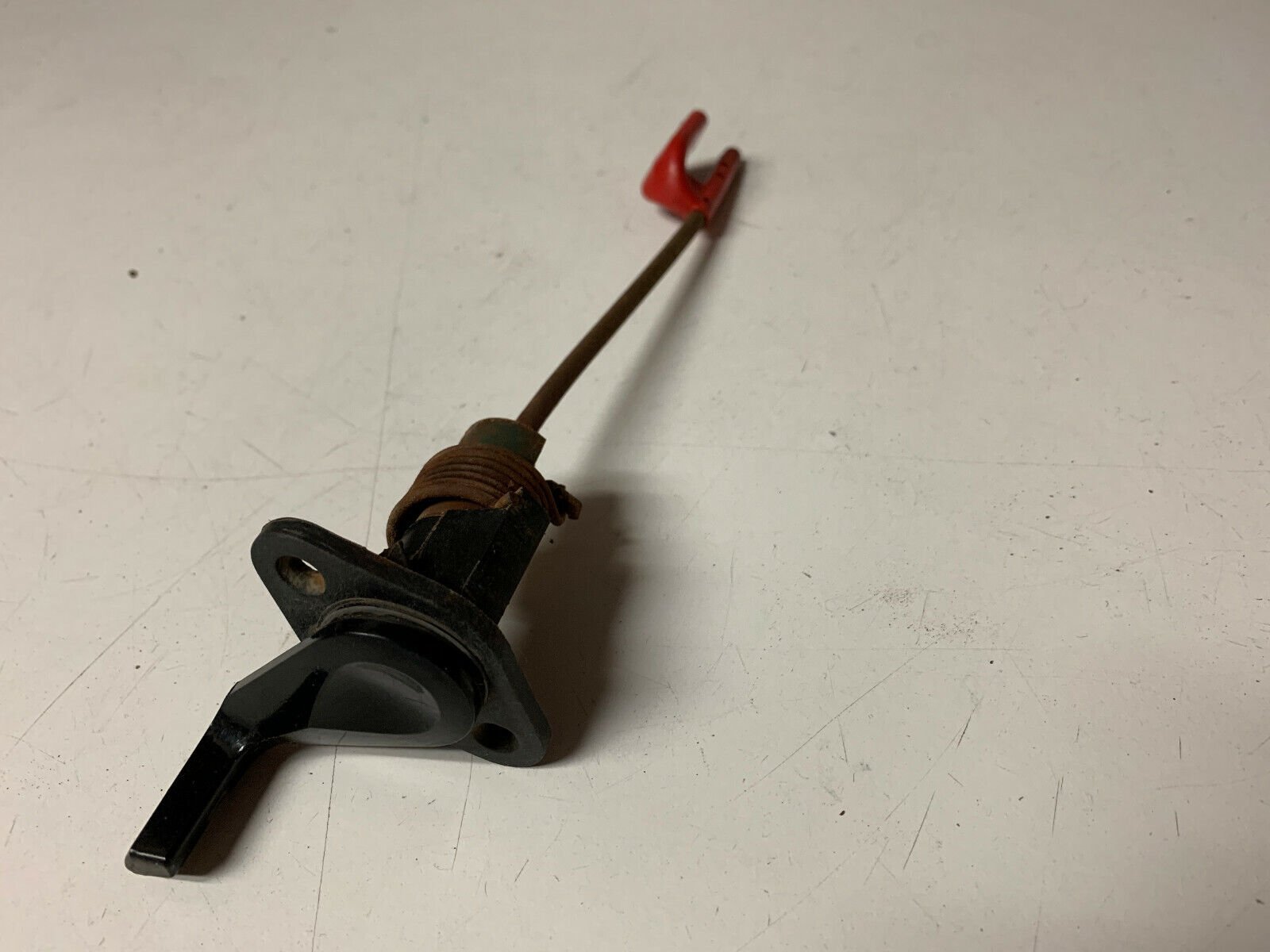 78-88 G Body Regal Monte Malibu Right Seat Belt Tension Actuator