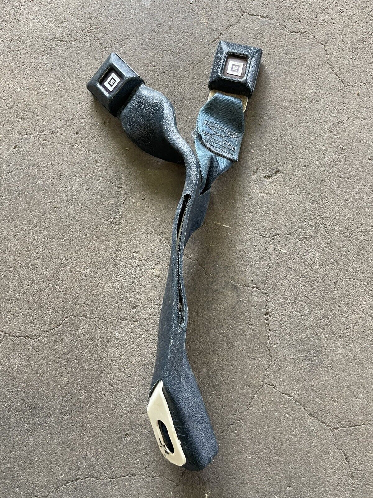 1981-88 G Body Monte Carlo Cutlass Regal Front Bench Seat Belt Center