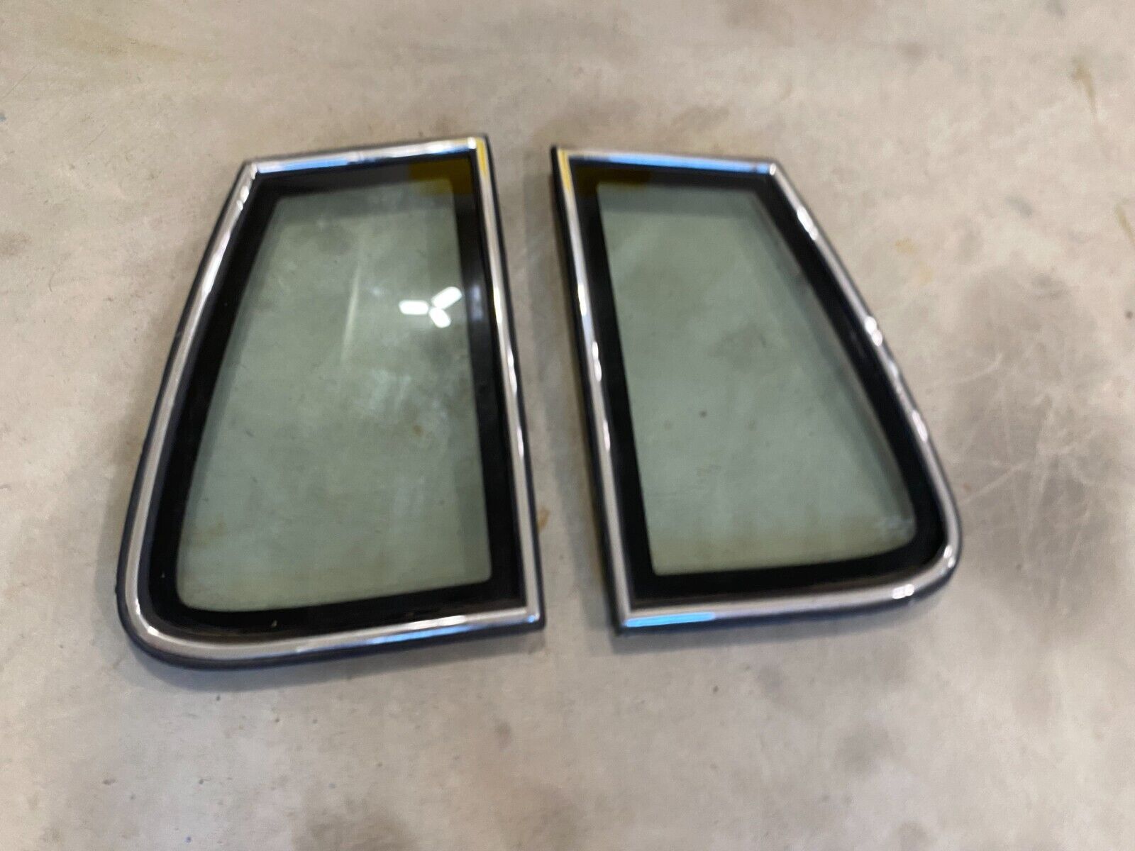 1981-1988 G BODY CUTLASS HARD TOP QUARTER WINDOW SET OEM GM