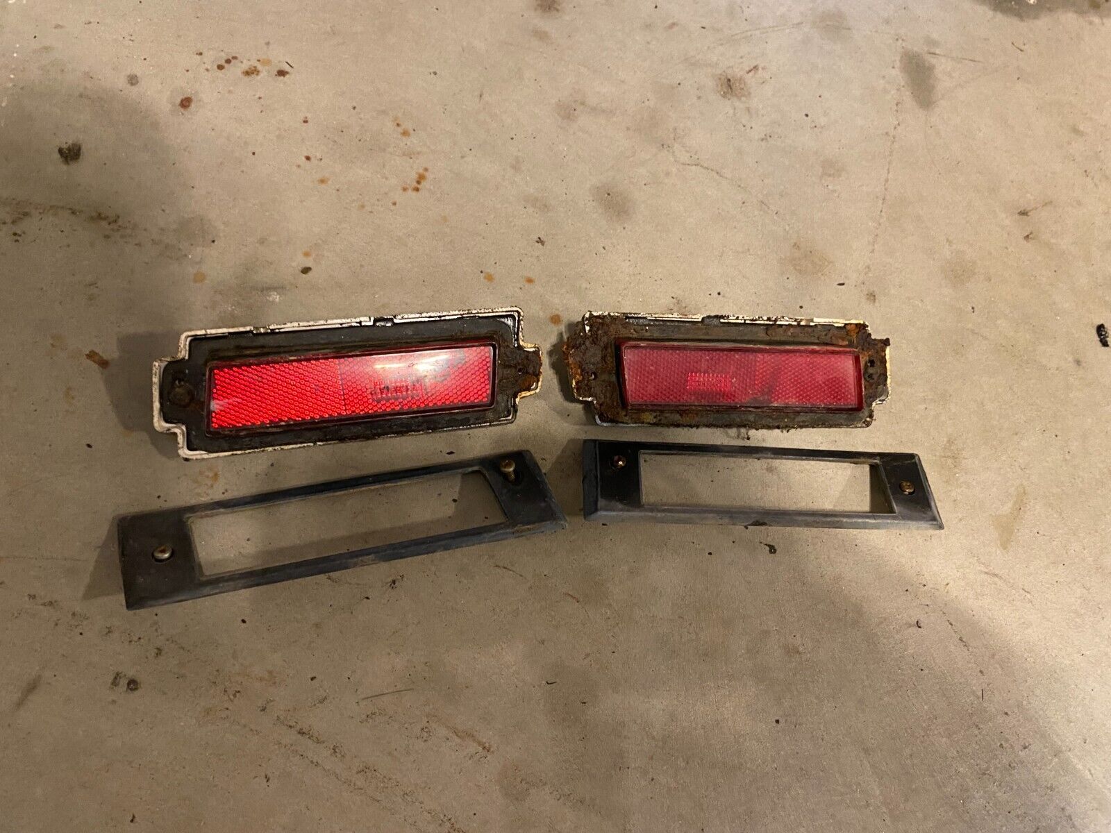 81-88 CHEVROLET MONTE CARLO REAR MARKER LIGHTS G BODY