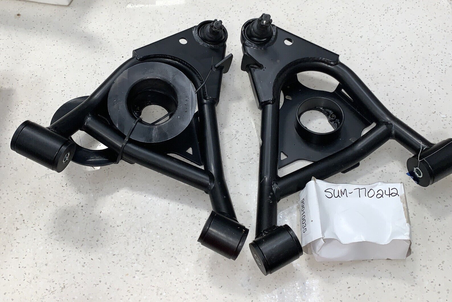 Summit Racing ‘78-‘88 GM “G” Body Front Lower Control Arms, Pair #SUM-770242