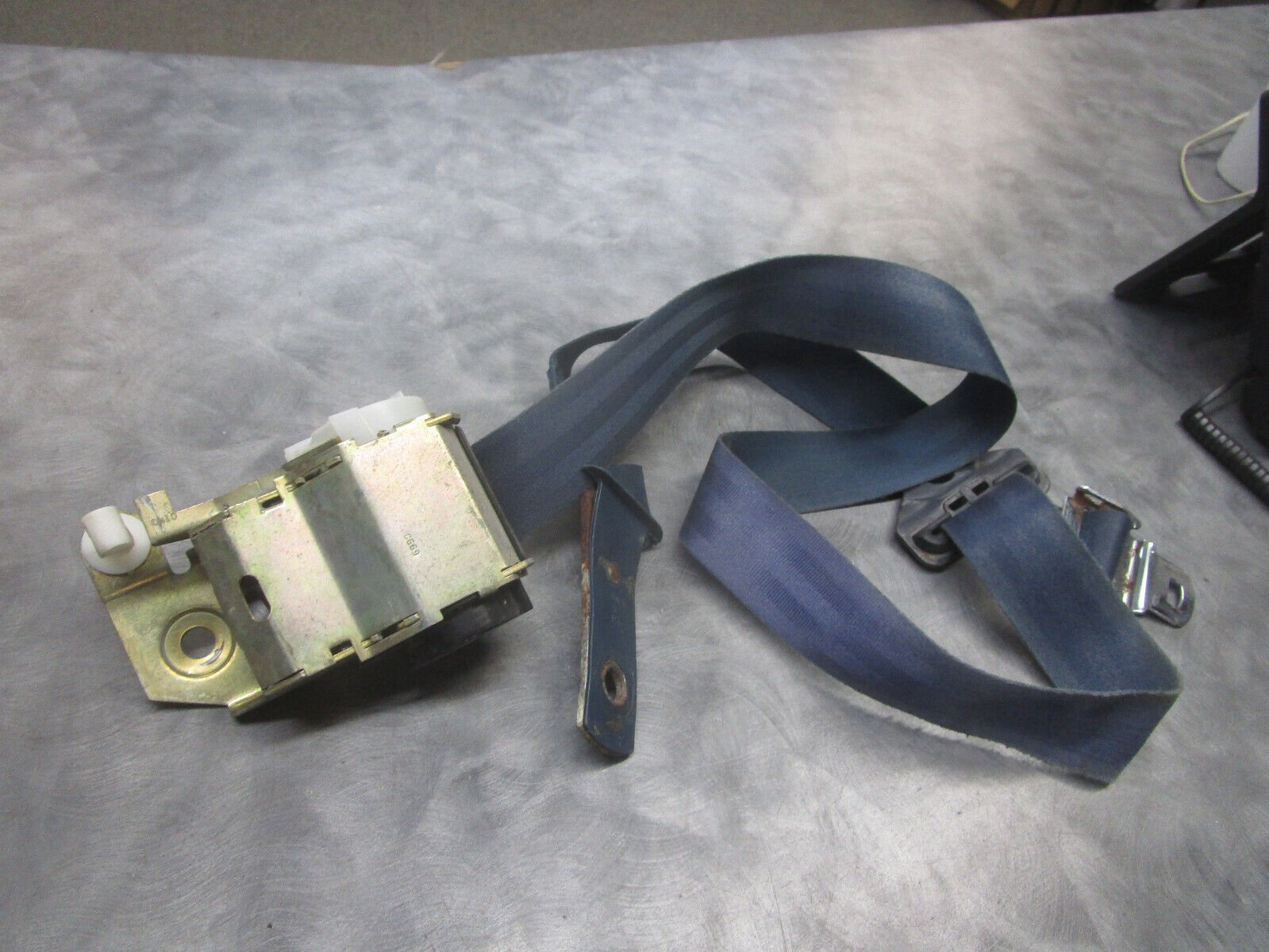 1981-1988 G-BODY CUTLASS MONTE-CARLO REGAL SEAT BELT LEFT SIDE DARK BLUE