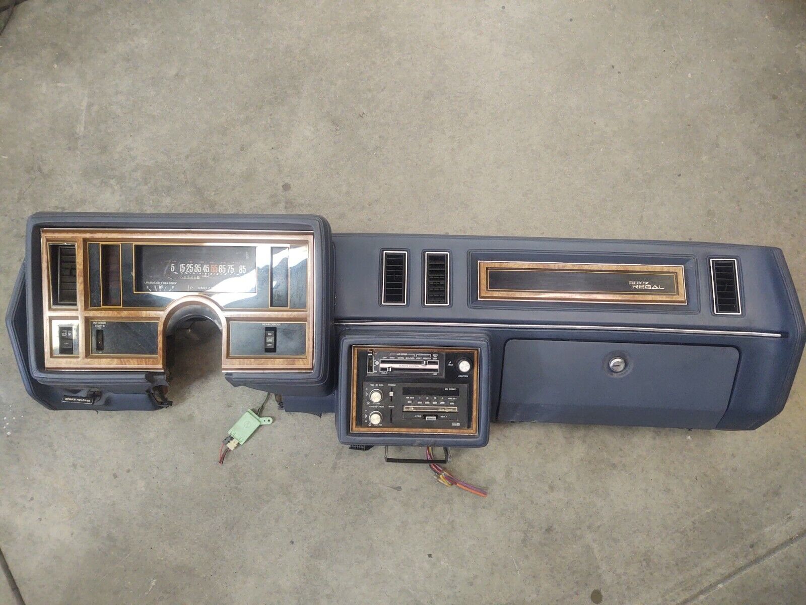 BUICK REGAL DASH CLUSTER AC/HEATER CONTROL BEZEL G-BODY RADIO / STEREO