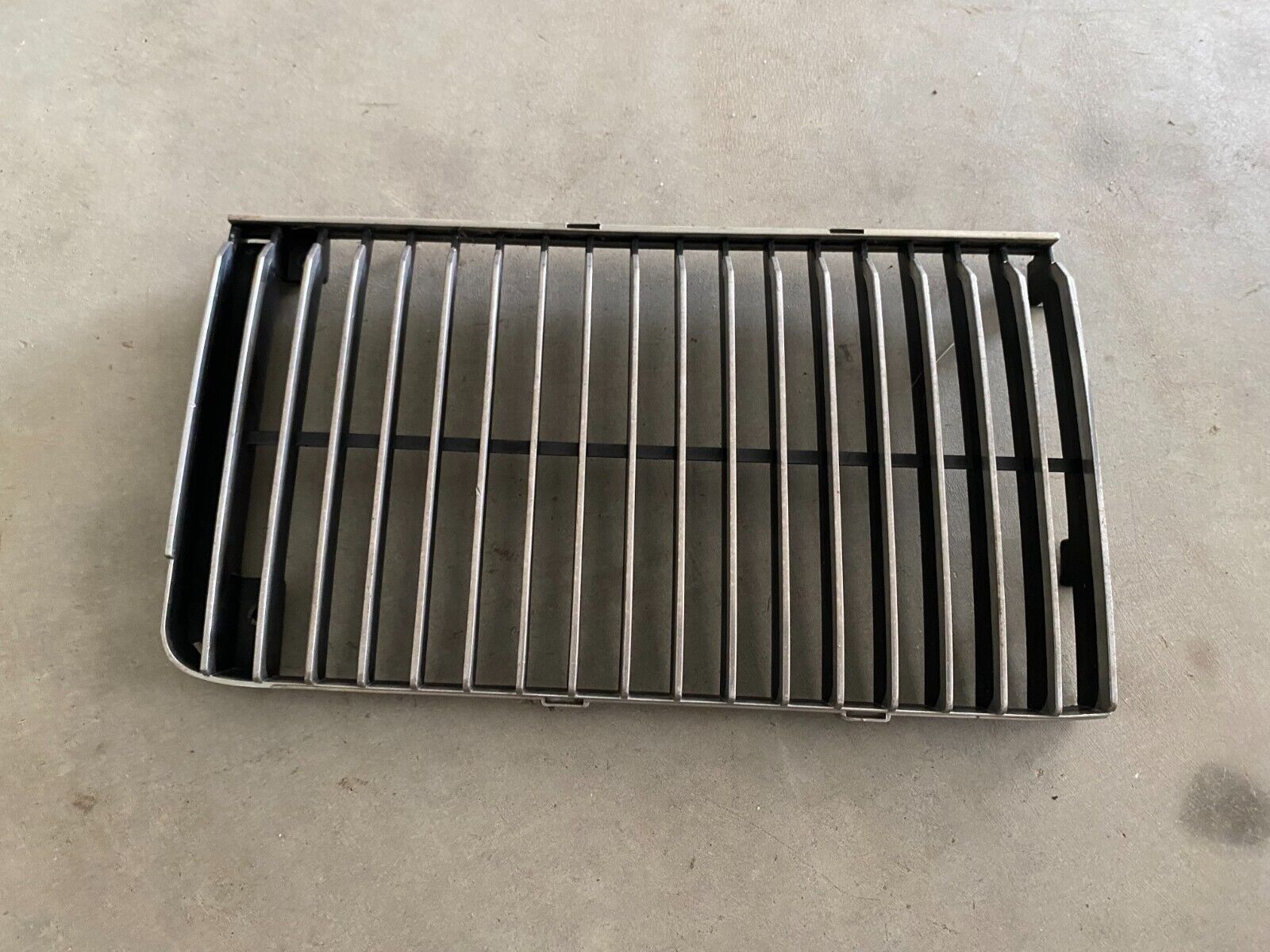 87 – 88 CUTLASS SUPREME 442 SALON BROUGHAM EURO RH GRILLE G BODY