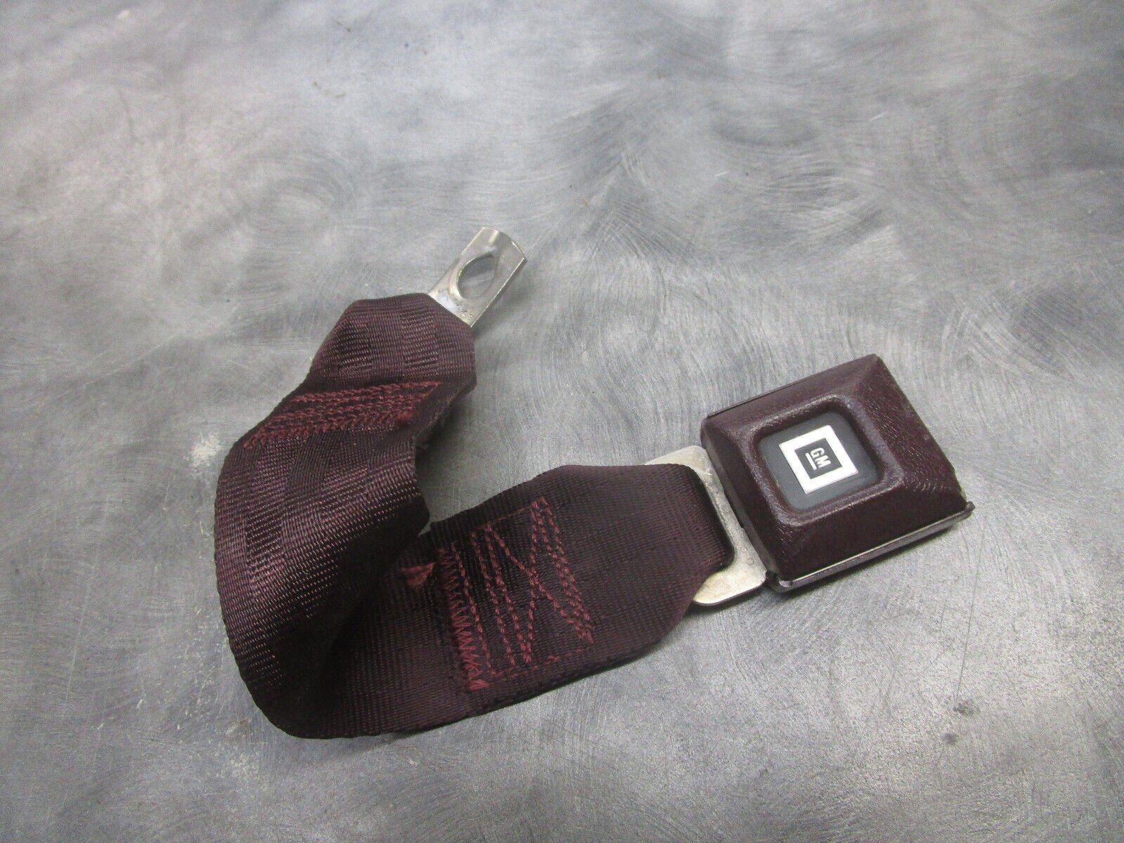 1981-1988 G-BODY CUTLASS MONTE-CARLO REGAL REAR SEAT BELT BUCKLE BURGUNDY