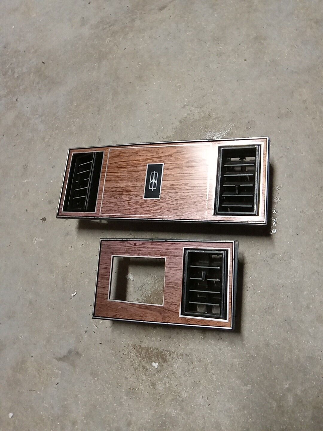 1978-87 Oldsmobile Cutlass Dash Panel Lot of 2 Woodgrain Olds Vent Defog G Body