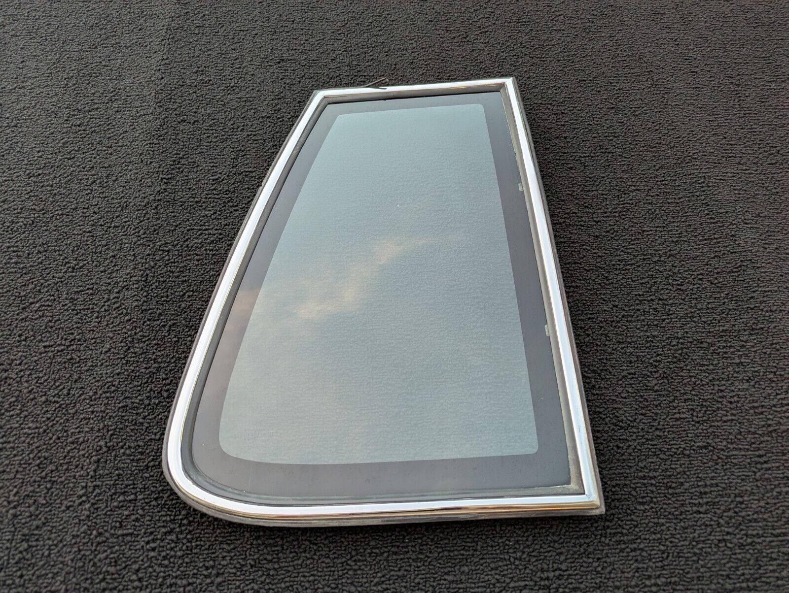 1981-1988 GM G-Body Cutlass Supreme Vinyl Top Quarter Window Glass – Right Side