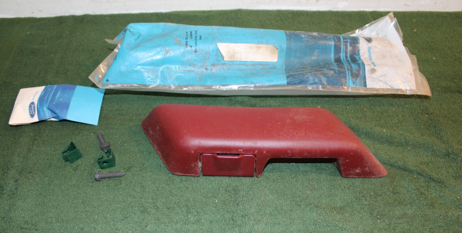 1984 1985 1986 Ford LTD Mercury Marquis NOS RED RH REAR DOOR ARM REST PAD ASSEM