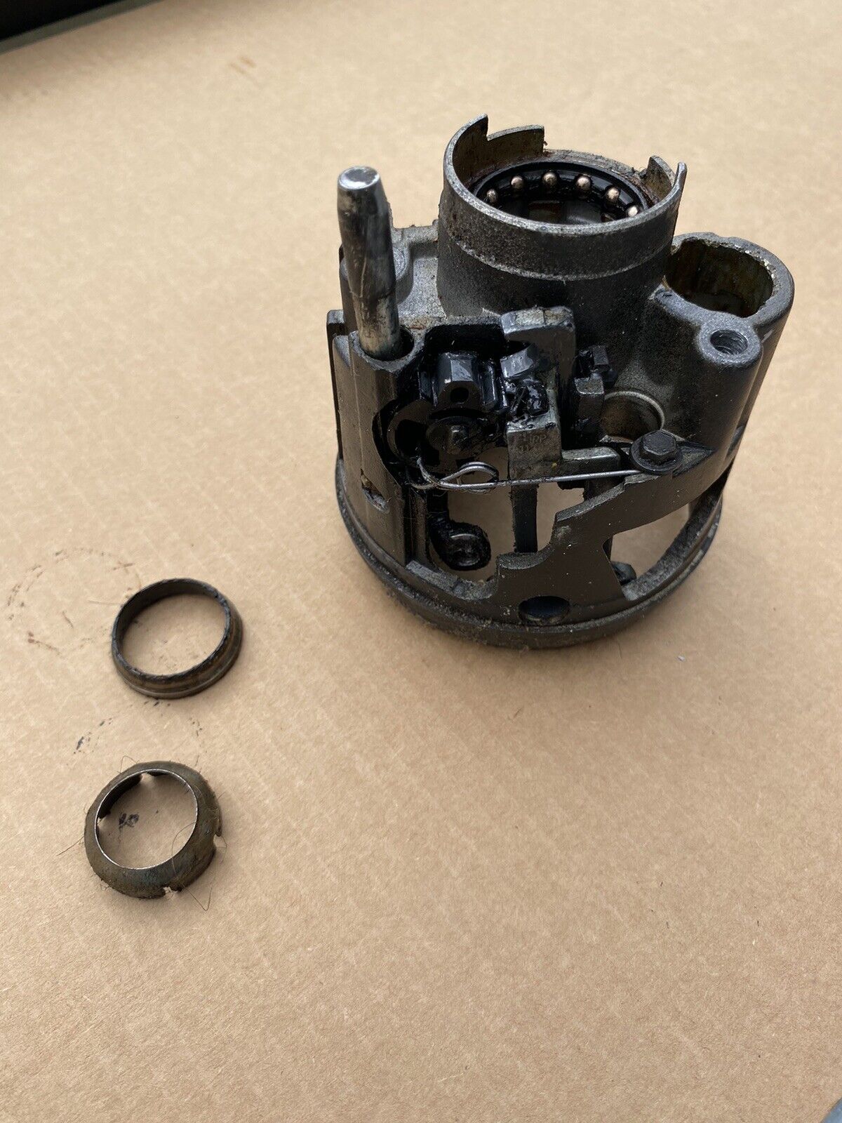 1978 -91 GM Chevy Tilt Steering Column Hub Housing Truck Cadillac G-body Camaro