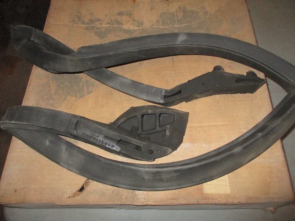 New NOS GM Pontiac Grand Prix Roof Rail Weatherstrip 9601430   “G” 1974-1977 R/H